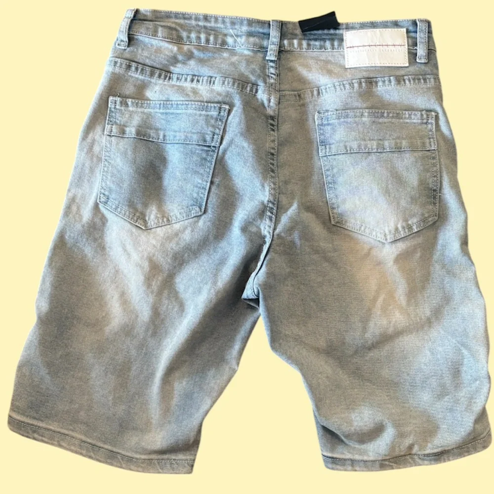 M. Society Shorts Men’s Yellow Sequins Size 32‎